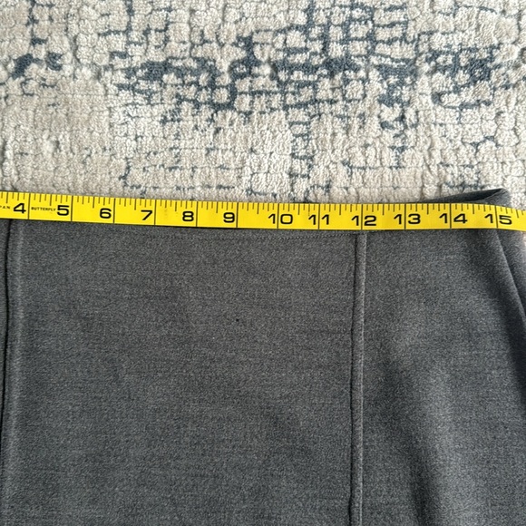 Miu Miu large A-line gray knit wool short skirt. Made in Italy. - Picture 4 of 7